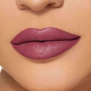 Kylie Cosmetics Makeup - Kylie Jenner Velvet Lip Kit ROSIE Kylie Cosmetics Makeup - Kylie Jenner Velvet Lip Kit ROSIE